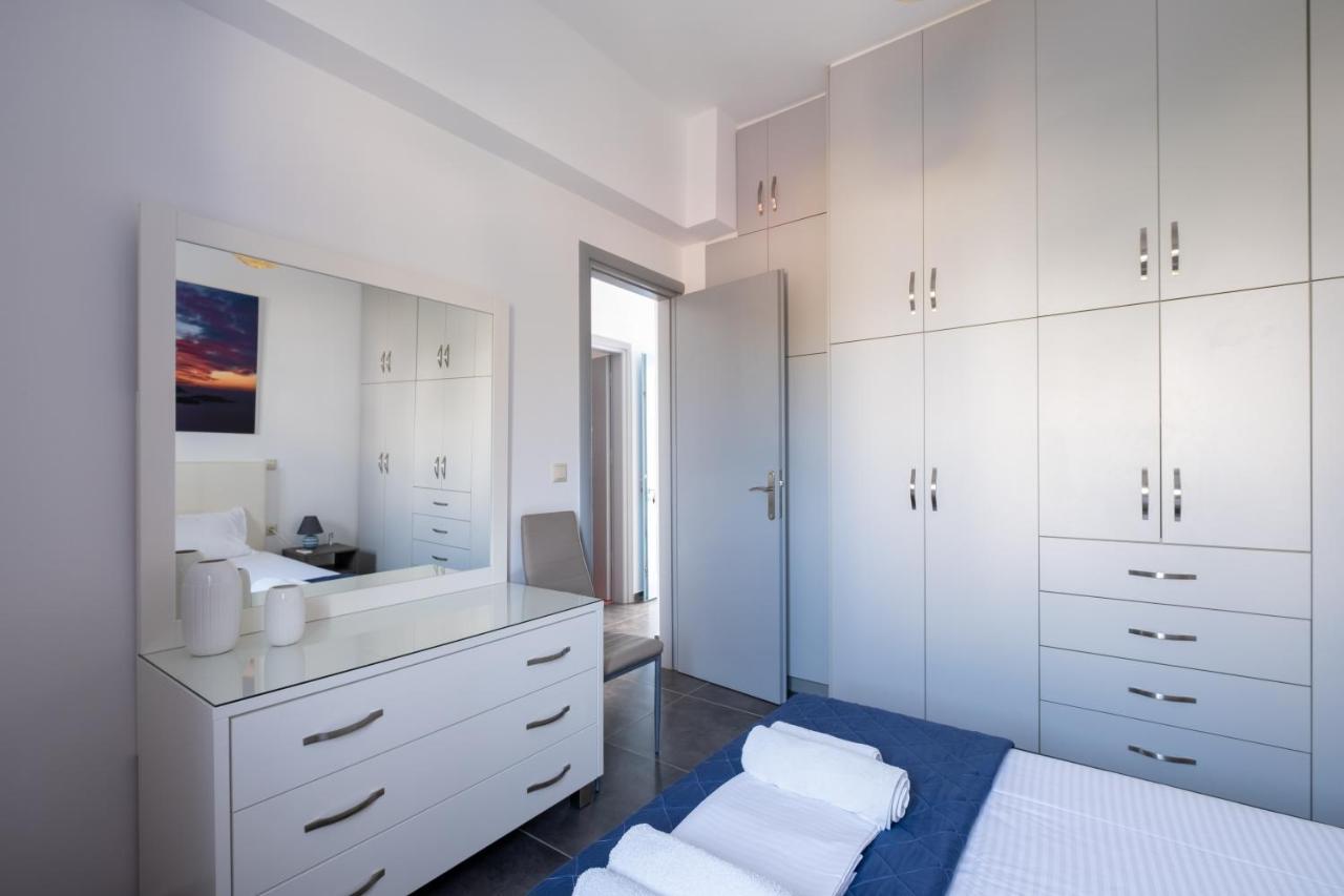 Adelphi Apartments Períssa Eksteriør bilde