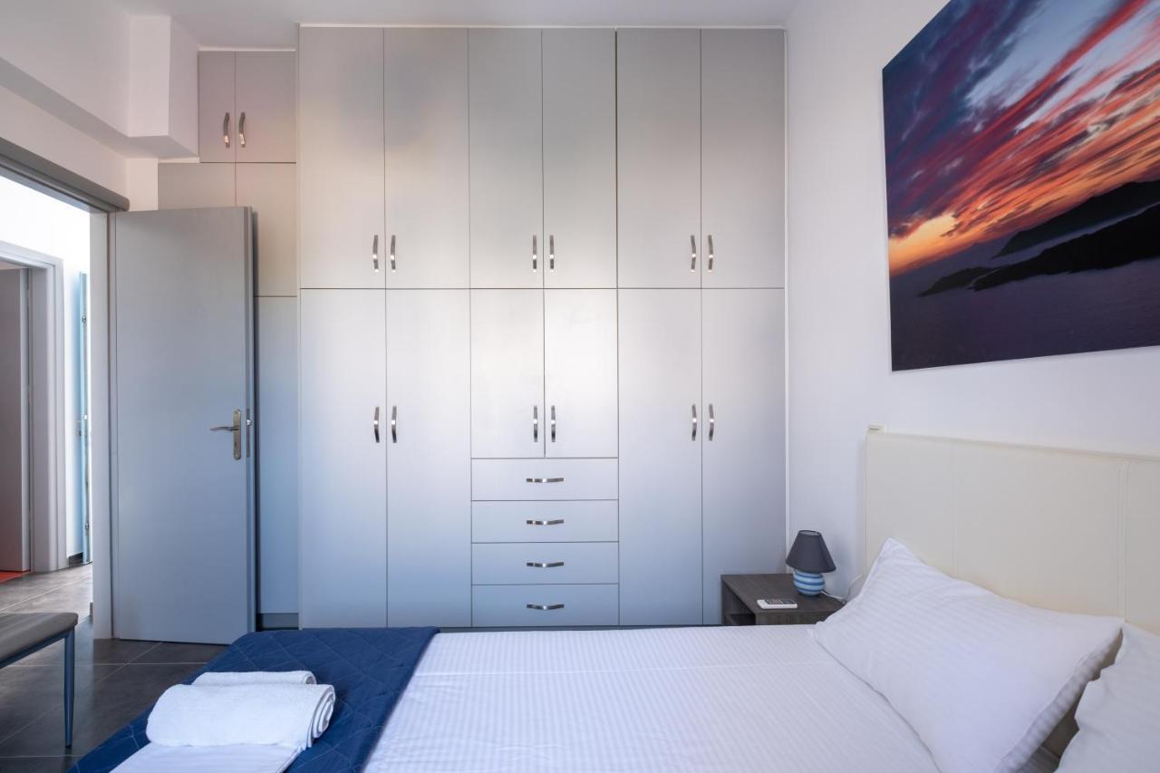 Adelphi Apartments Períssa Eksteriør bilde