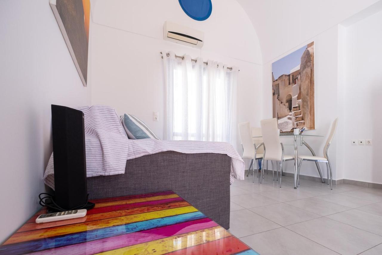 Adelphi Apartments Períssa Eksteriør bilde