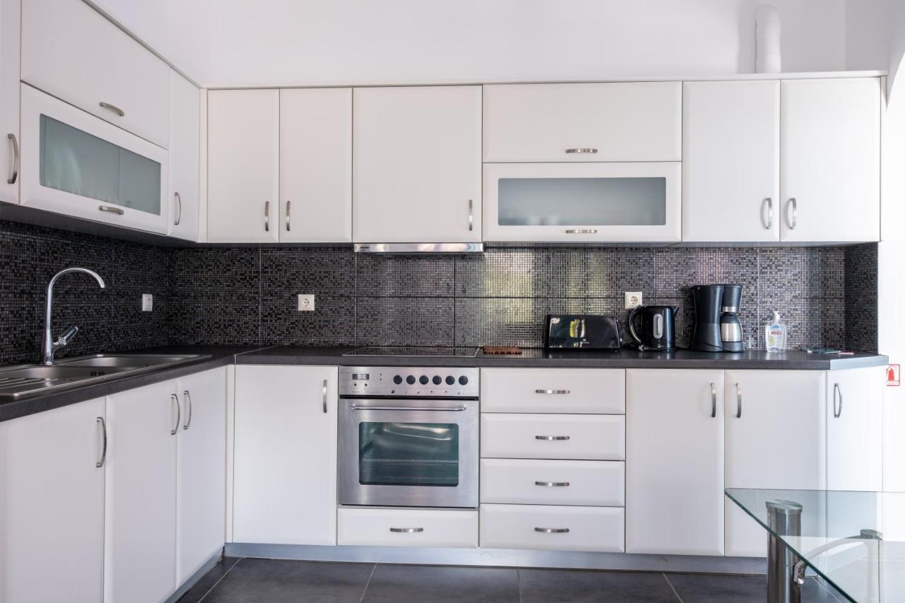 Adelphi Apartments Períssa Eksteriør bilde