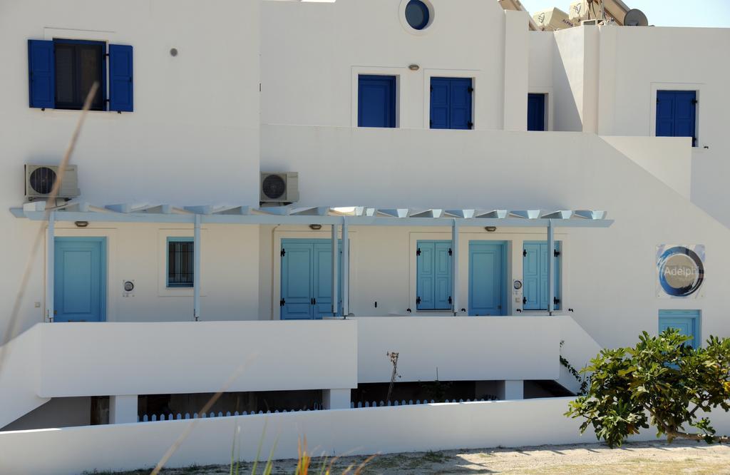 Adelphi Apartments Períssa Eksteriør bilde