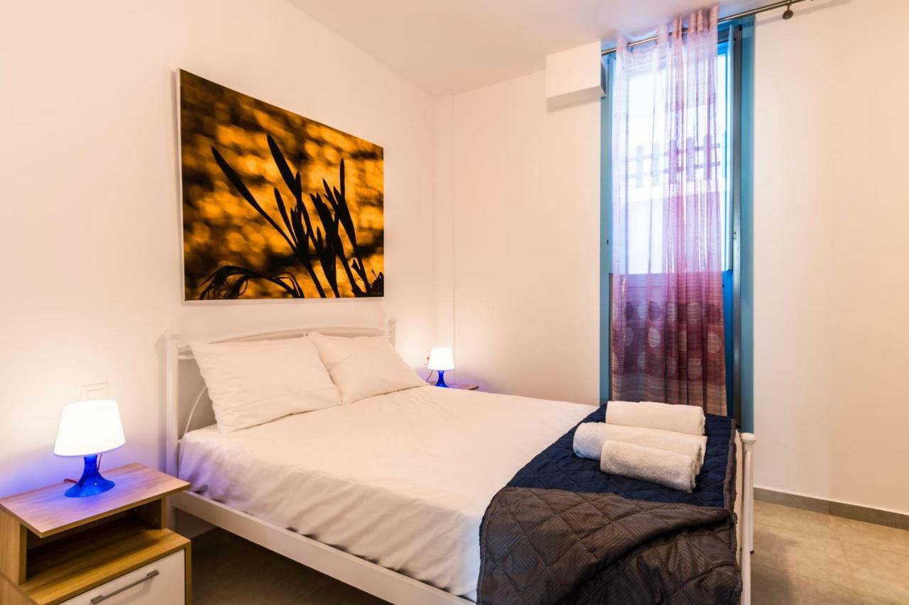 Adelphi Apartments Períssa Eksteriør bilde
